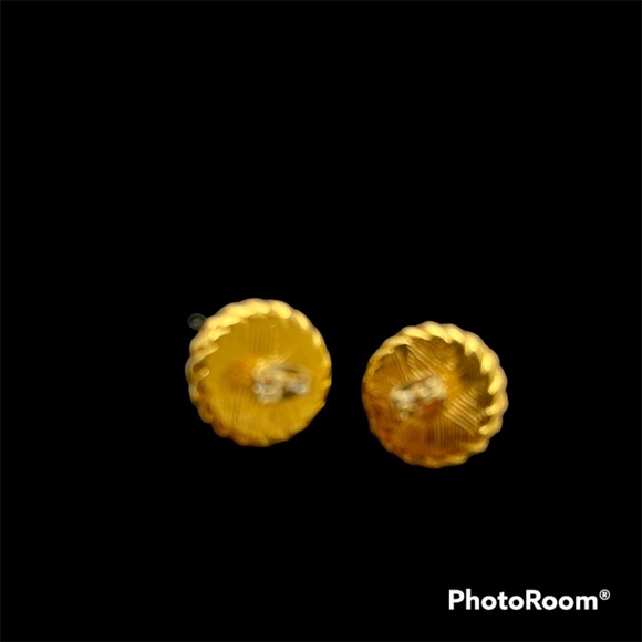Golden Faux Pearl stud - Picture 3 of 5